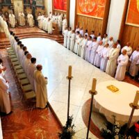 7. Předání pověření absolventům „Kurzu pro služebníky Eucharistie“