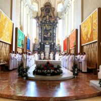 9. Předání pověření absolventům „Kurzu pro služebníky Eucharistie“