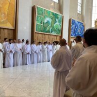 11. Předání pověření absolventům „Kurzu pro služebníky Eucharistie“