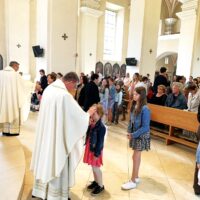 18. Předání pověření absolventům „Kurzu pro služebníky Eucharistie“