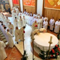 20. Předání pověření absolventům „Kurzu pro služebníky Eucharistie“