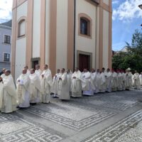 2. Mše svatá na poděkování za 30 let kněžské služby Mons. V. Kročila