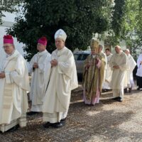 4. Mše svatá na poděkování za 30 let kněžské služby Mons. V. Kročila