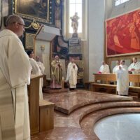 7. Mše svatá na poděkování za 30 let kněžské služby Mons. V. Kročila