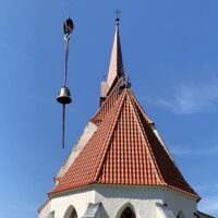 Do kostela v Zátoni se po 81 letech vrátily zvony