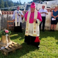 4. Do kostela v Zátoni se po 81 letech vrátily zvony