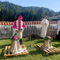 6. Do kostela v Zátoni se po 81 letech vrátily zvony