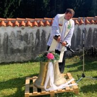 8. Do kostela v Zátoni se po 81 letech vrátily zvony