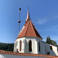 15. Do kostela v Zátoni se po 81 letech vrátily zvony