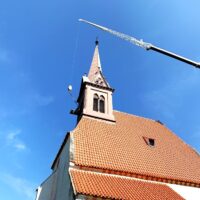 18. Do kostela v Zátoni se po 81 letech vrátily zvony