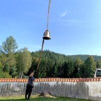 22. Do kostela v Zátoni se po 81 letech vrátily zvony