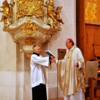 1. Mše svatá v katedrále s Mons. Pavlem Posádem