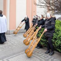 21. Mše sv. s obřadem mytí nohou v katedrále sv. Mikuláše