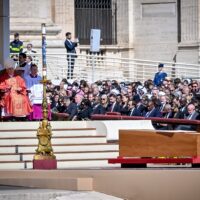4. Čeští a moravští biskupové na pohřbu papeže Františka