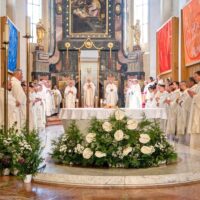 5. Mše svatá – poděkování Bohu za 10 let biskupské služby Mons. Vlastimila Kročila