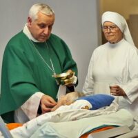Otec biskup v prachatickém hospici