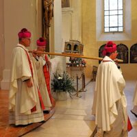 33. Předání medailí sv. Auraciána – foto Jozefa Šustera