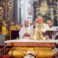 15. Biskup Vlastimil Kročil sloužil děkovnou mši svatou za svobodu