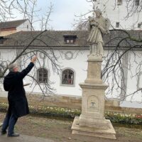 10. Požehnání zrestaurované sochy sv. Jana Nepomuckého v ČB