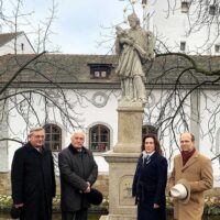 12. Požehnání zrestaurované sochy sv. Jana Nepomuckého v ČB