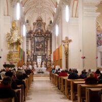 Katedrála svatého Mikuláše oslavila výročí svého posvěcení v novém šatu