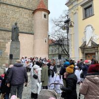 2. Českobudějovický biskup požehnal koledníkům Tříkrálové sbírky