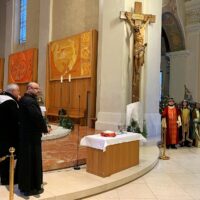 8. Českobudějovický biskup požehnal koledníkům Tříkrálové sbírky